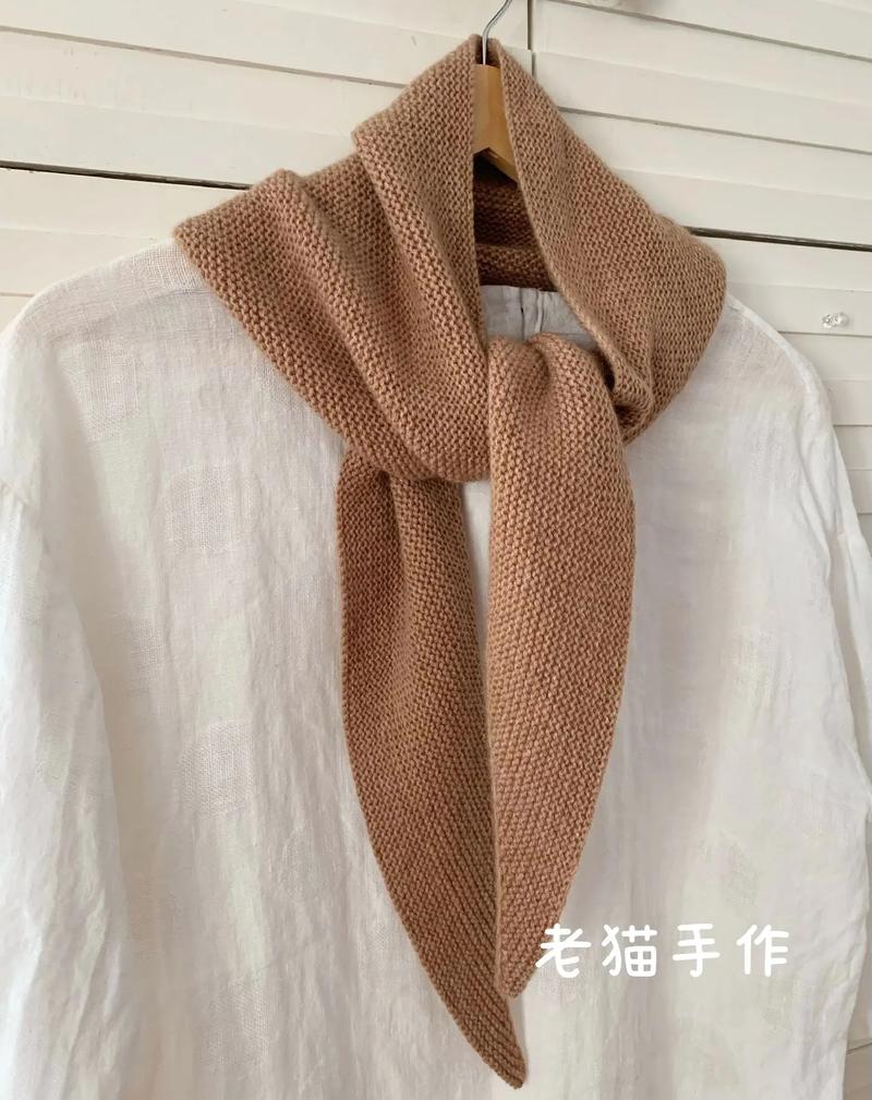 三角巾围巾怎么搭配衣服