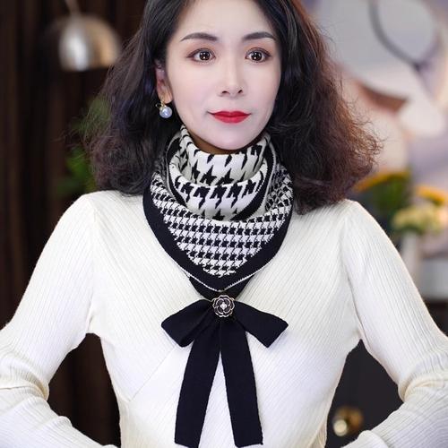 三角巾围巾怎么搭配衣服