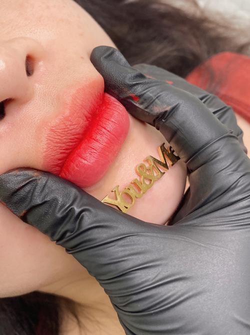 纹唇的颜色和肤色怎么搭配