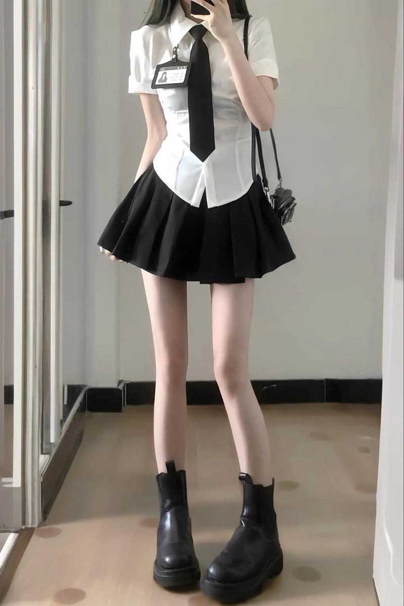 怎么搭配衣服好看学生女图片