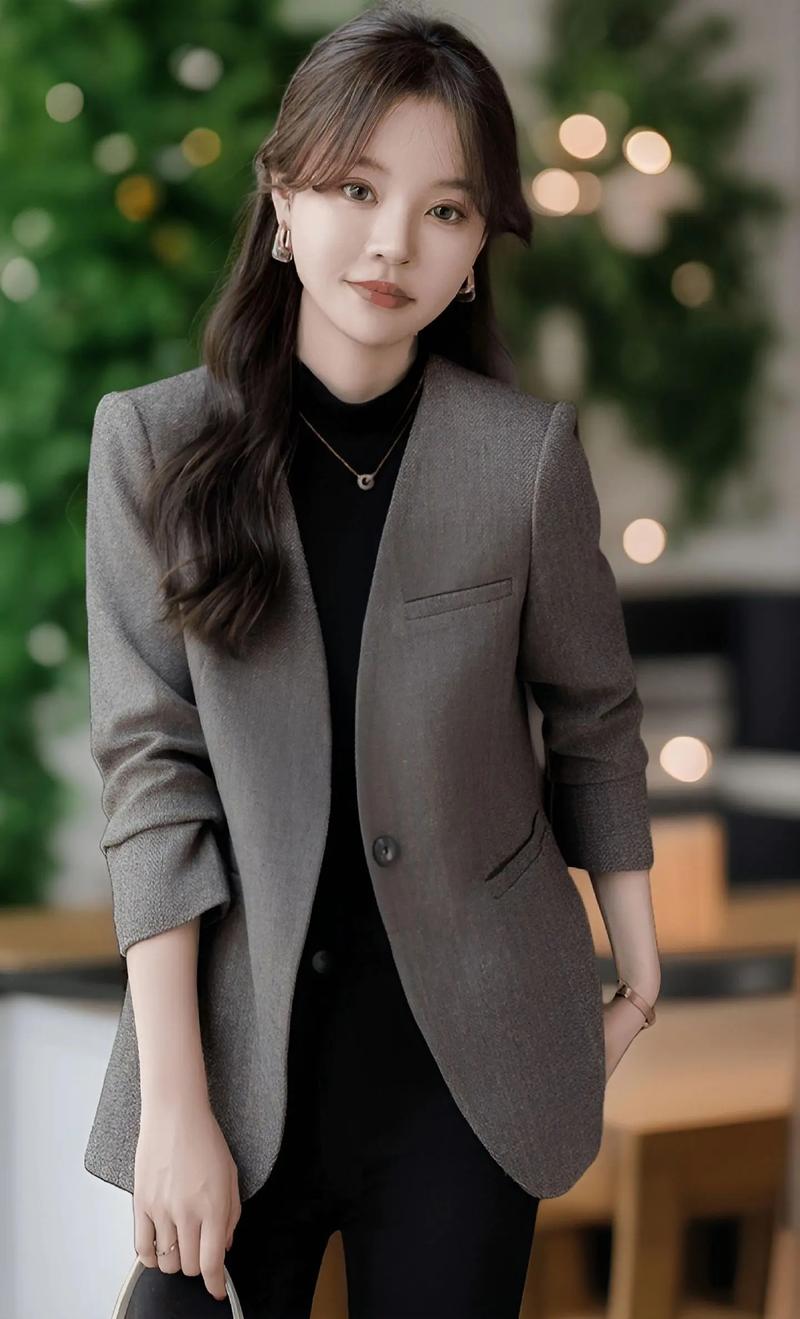 西装怎么搭配图片女