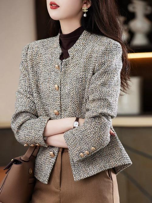 胖妹妹短外套怎么搭配图片