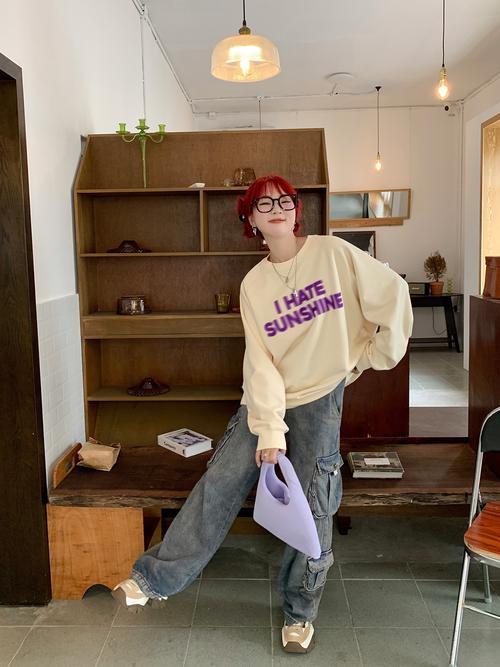 胖女孩穿卫衣怎么搭配图片