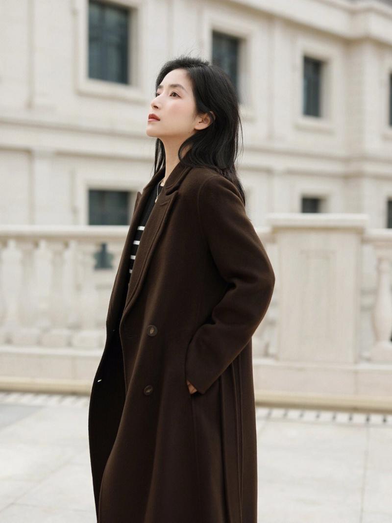 巧克力色长款大衣怎么搭配