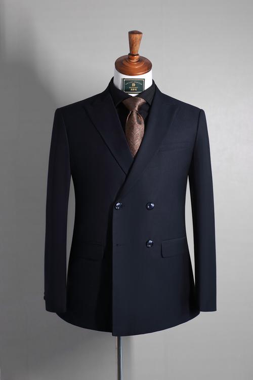 黑色西服配什么领带