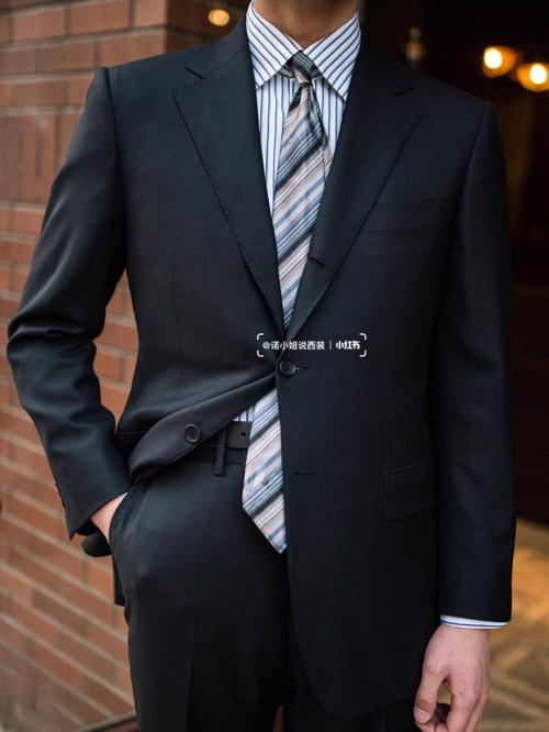 黑色西服配什么领带