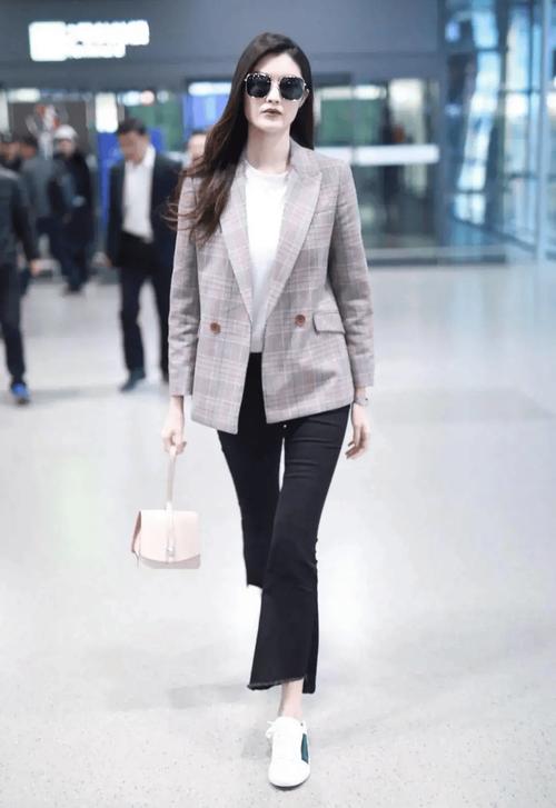 短袖小西装怎么内搭搭配图片女