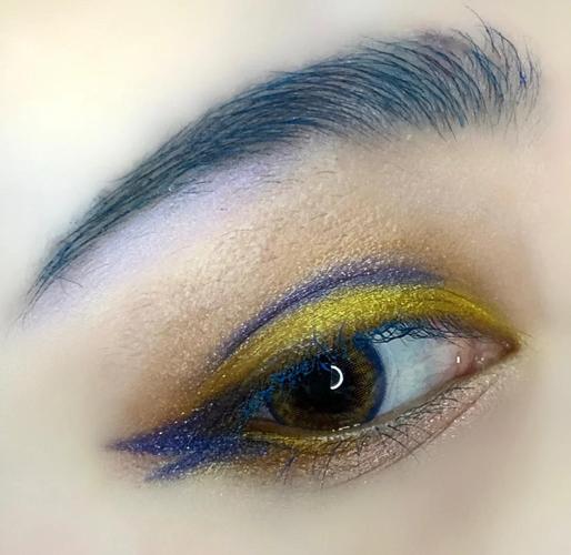 美人鱼眼影怎么搭配