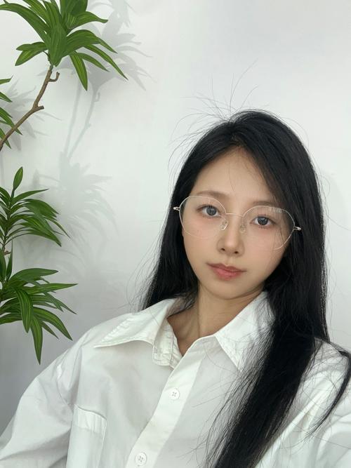 小脸适合戴什么眼镜