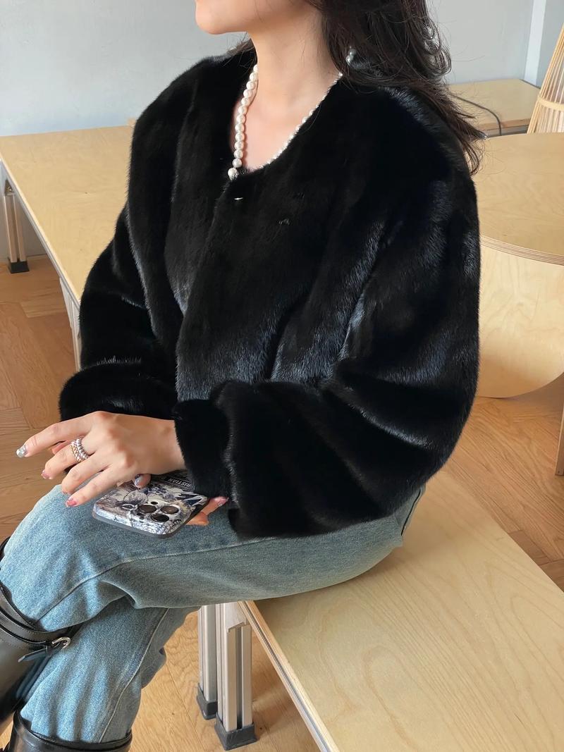 黑色短装水貂怎么搭配