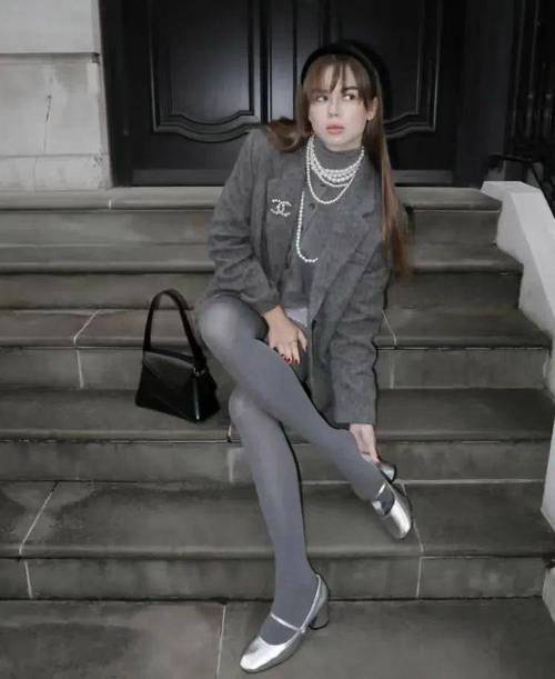 上衣灰色下身怎么搭配 图片