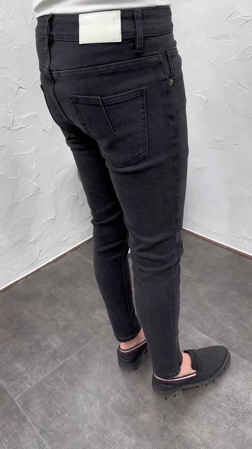 男士上衣灰色下身怎么搭配