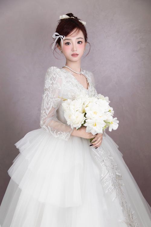 时尚新娘造型白纱最新