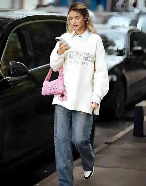 白色上衣配什么颜色好看