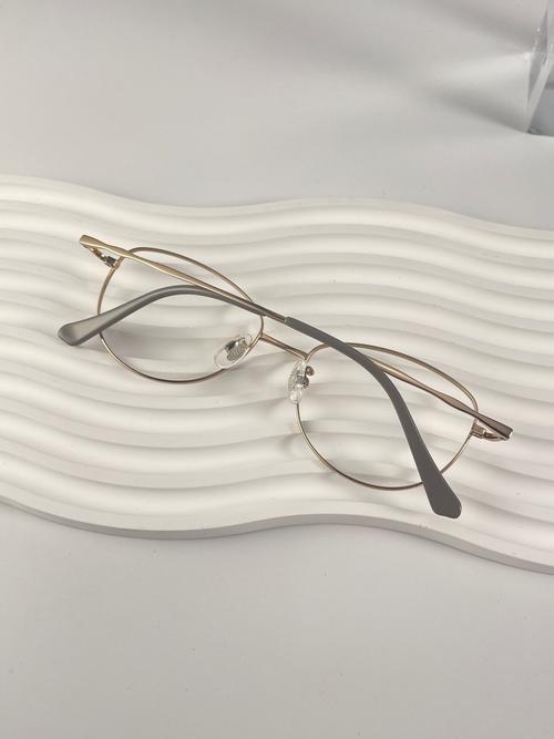 脸大适合什么眼镜框