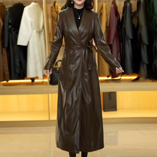 深棕色皮风衣怎么搭配