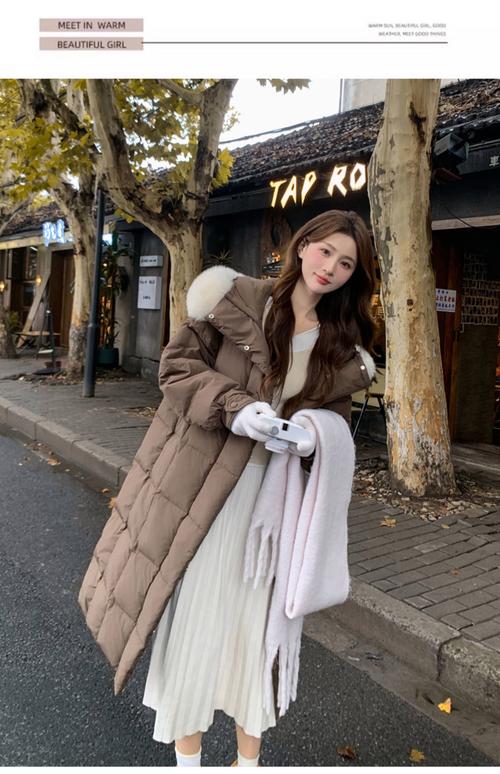 白色长款棉服里面怎么搭配图片