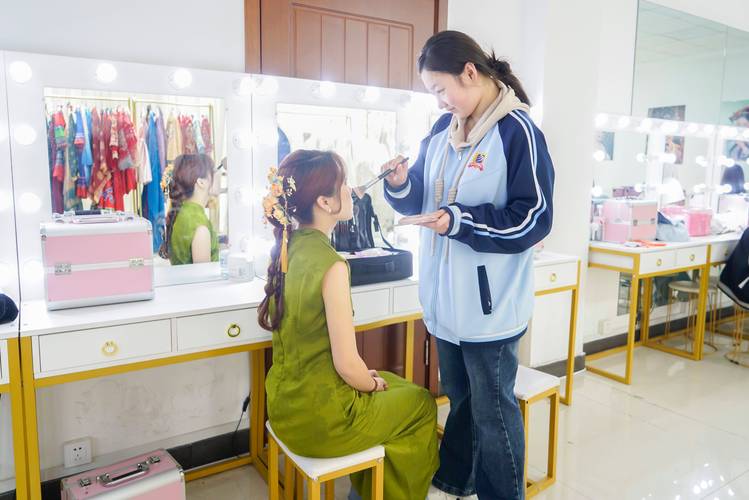 化妆培训行业最新动态