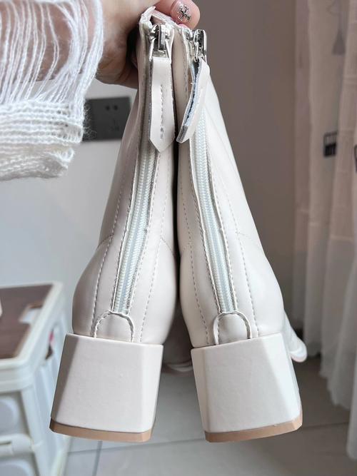 方头鞋配什么裤子