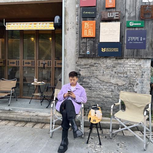 方头鞋配什么裤子