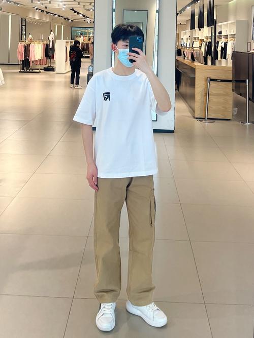 个矮的男生衣服怎么搭配衣服好看吗