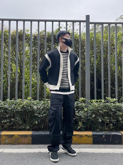 个矮的男生衣服怎么搭配衣服好看吗