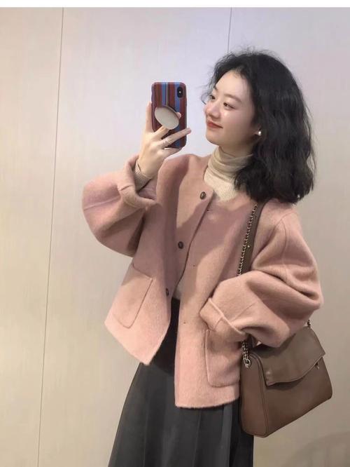 粉色冬外套怎么搭配图片