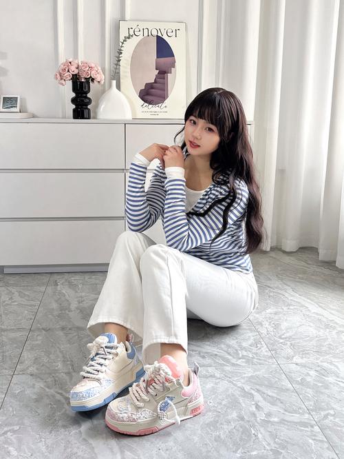 粉色和蓝色鞋子怎么搭配图片大全