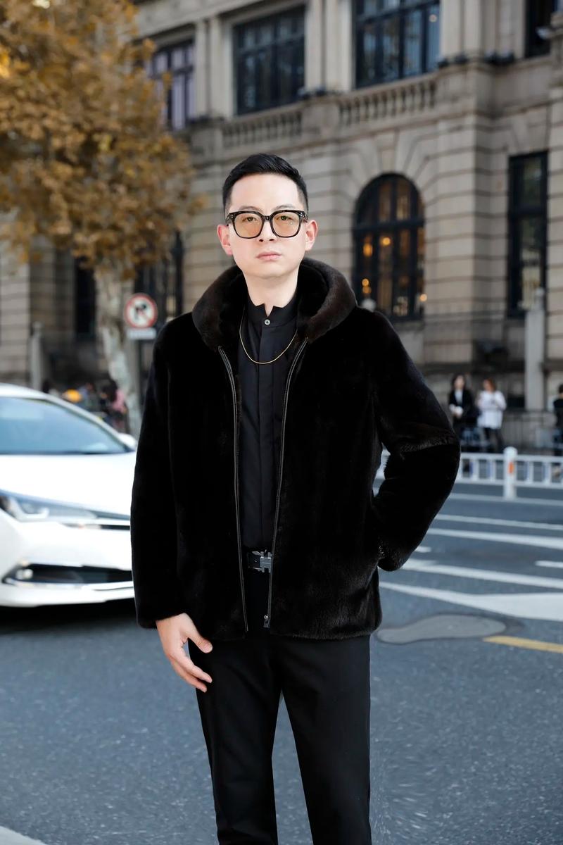 男人穿皮草怎么搭配