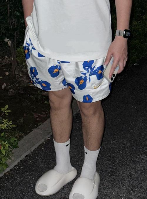 花短裤怎么搭配鞋子男
