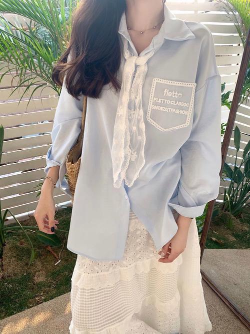 白色衬衣开衫怎么搭配