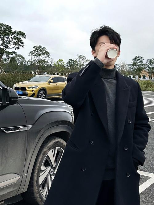 男生黑色长大衣怎么搭配图片