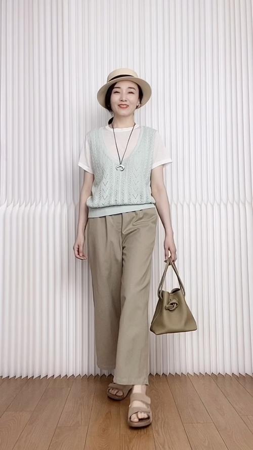 卡其色裤子怎么搭配好看