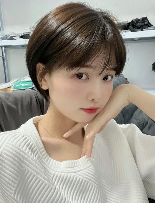 长方脸适合什么短发