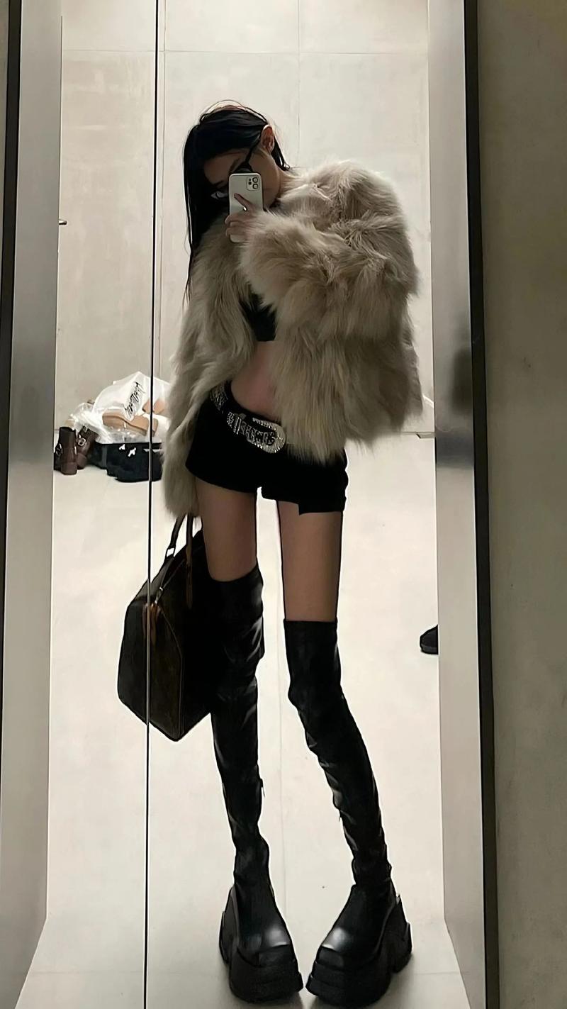 女皮草怎么搭配鞋子