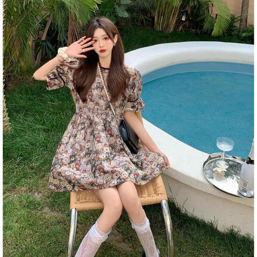 学生连衣裙短款怎么搭配