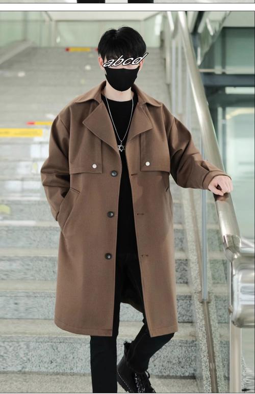 男小风衣外套怎么搭配衣服