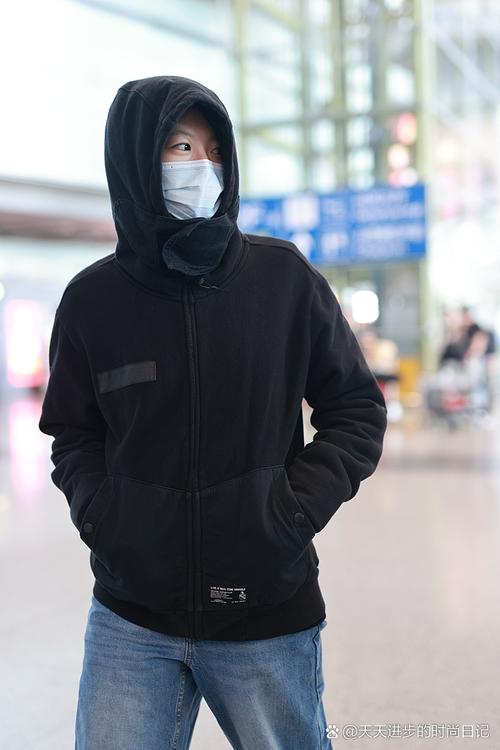 黑色鞋子配什么颜色裤子