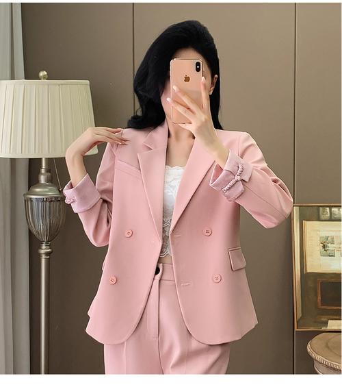 韩版粉色宽松西装怎么搭配