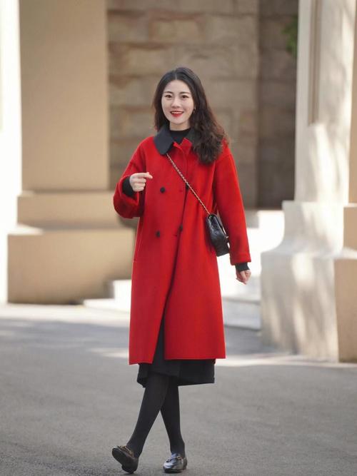 红短大衣怎么搭配图片大全