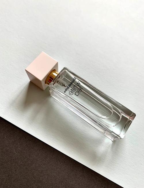 伊丽莎白雅顿最新香水