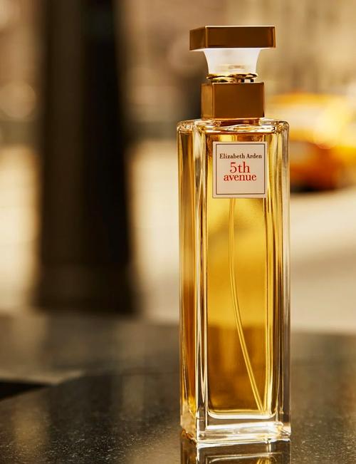伊丽莎白雅顿最新香水