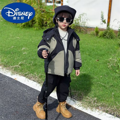 男款军绿色羽绒服怎么搭配图片