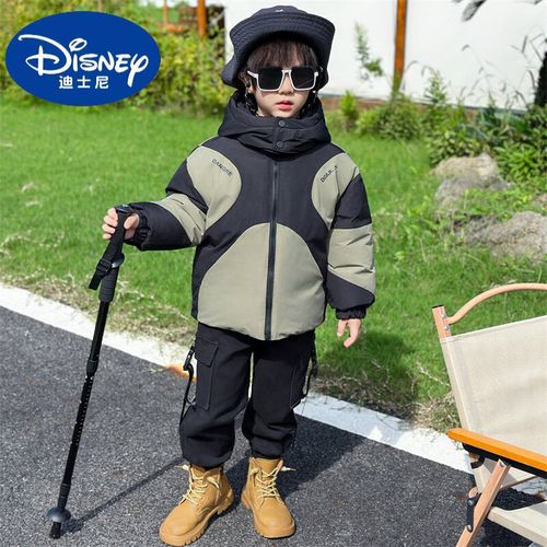 男款军绿色羽绒服怎么搭配图片