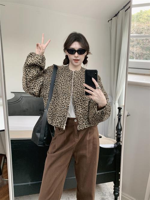 小豹纹外套怎么搭配图片