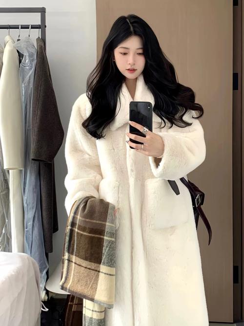 女长皮草外套怎么搭配图片