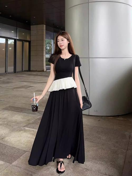 夏天连衣长裙怎么搭配上衣