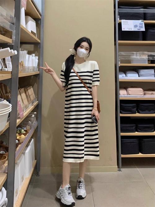 针织直筒裙子怎么搭配图片