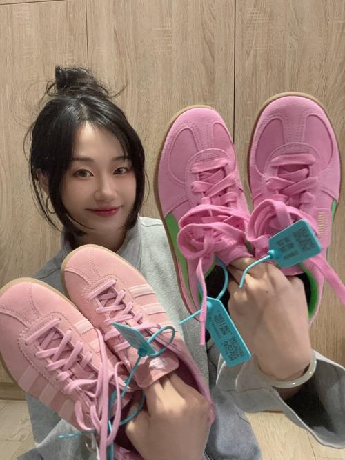 冬季粉色的运动鞋怎么搭配衣服好看图片大全