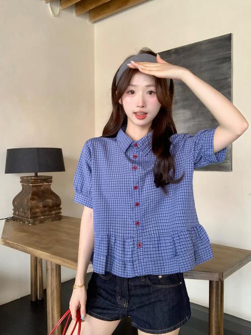 蓝色短衬衫怎么搭配图片